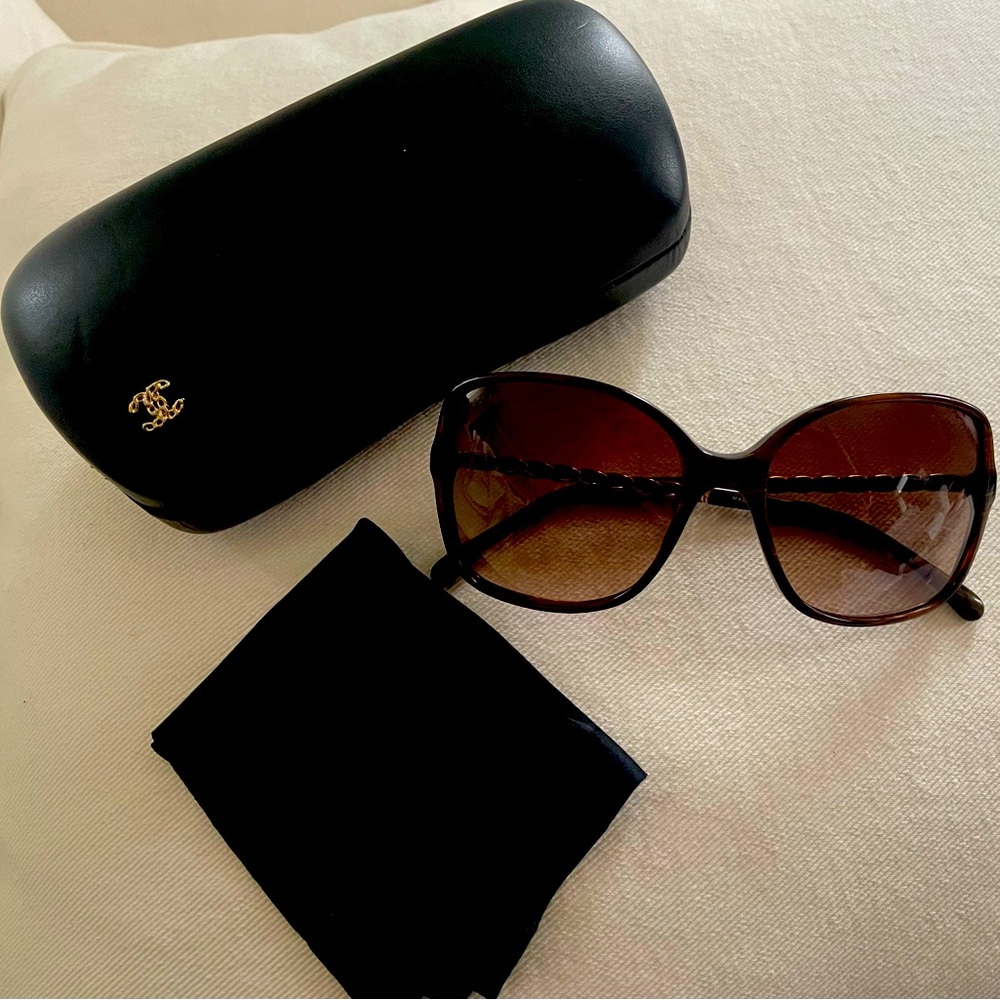 Chanel chain link tortoise sunglasses. 100% authentic